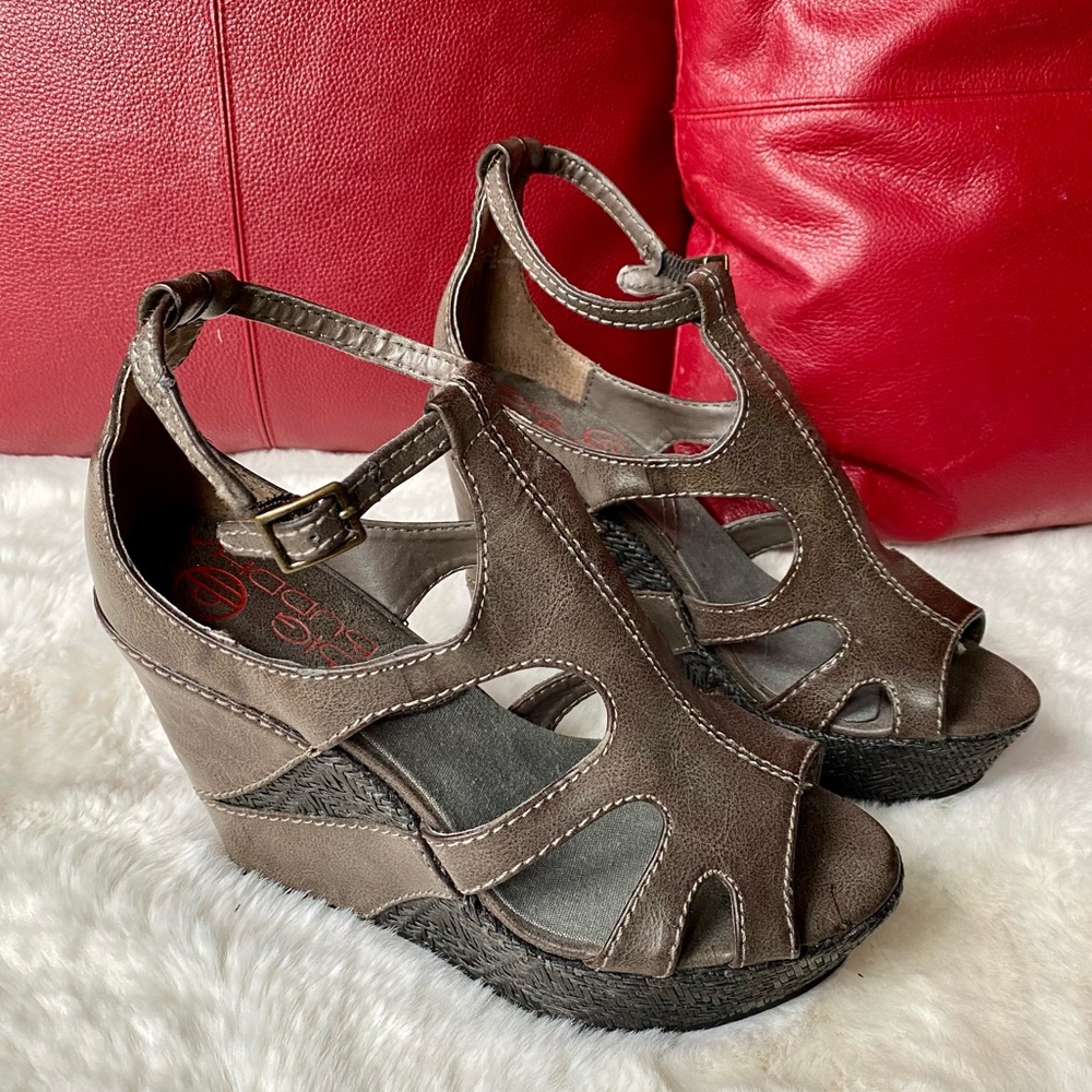 Fashionable Big Buddha platform heel